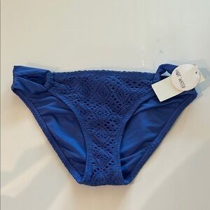 Hot Water blue lace bikini swim bottoms size medium NWT